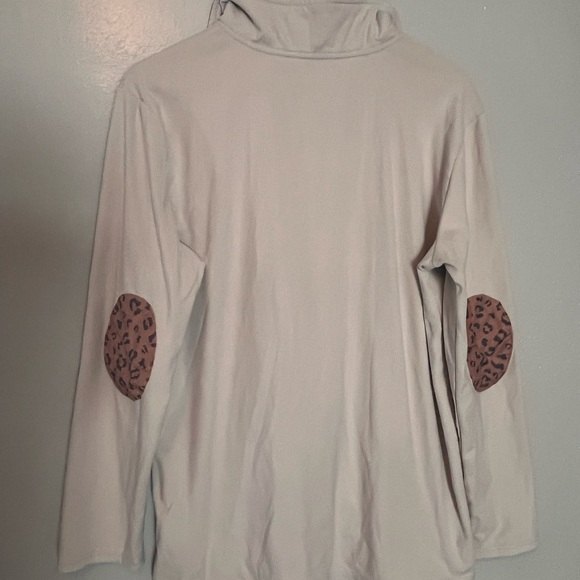 Simply Southern Super soft button pullover with leopard print accent Large - Picture 8 of 10